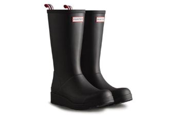 Hunter Play Tall Boot gummistøvler til dame i svart med høyt skaft og moderne design