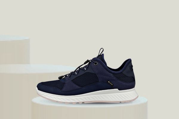 Bilde av Ecco Exostride W GTX – blå vanntett fritidssko til dame