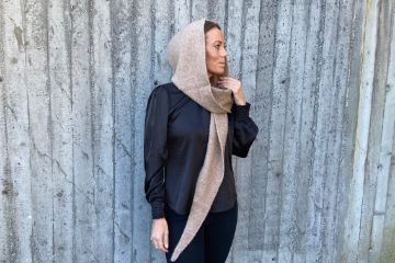 Bilde av lue m/hoodie & skjerf