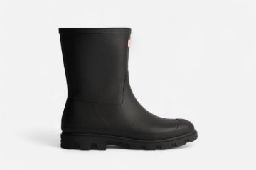 Hunter Downpour Short Insulated gummistøvler i svart med isolerende fleecefôr og kort skaft.