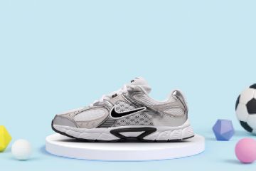 Bilde av nike v5 rnr - junior (grå/hvit)