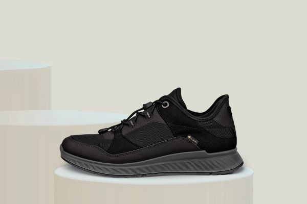 Bilde av Ecco Exostride W GTX – svart vanntett fritidssko til dame