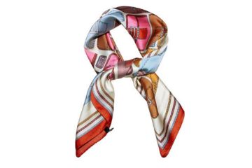 IntexScandia skjerf 70x70 med veskeprint i oransje og rosa toner