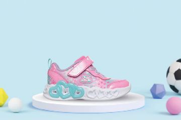 Skechers Infinite Heart Lights Heart Jewels blinkesko toddler rosa