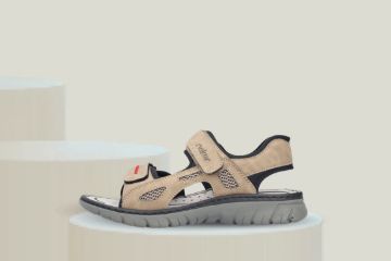 Rieker herresportsandal beige med borrelås komfortabel sandal til tur og fritid
