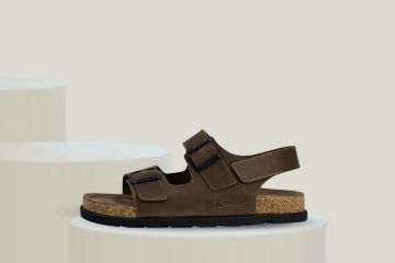 Rieker herresandal i brun skinn med justerbare spenner og god komfort til sommerbruk