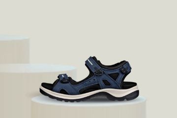 ECCO Offroad damesandal i marine med justerbare remmer og god støtte til tur og fritid