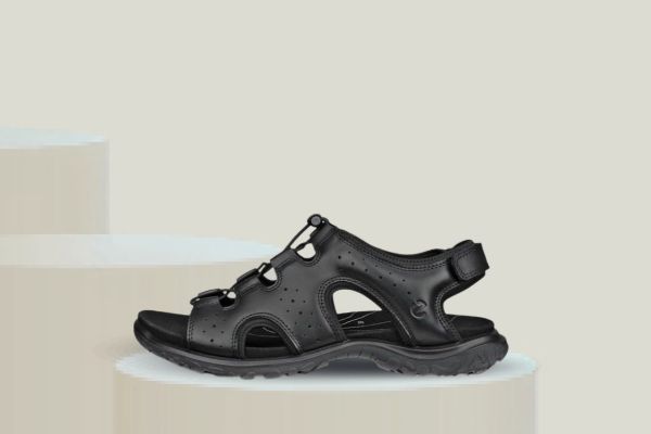ECCO Offroad Roam Fisherman damesandal i sort skinn med god støtte og grep til tur og fritid