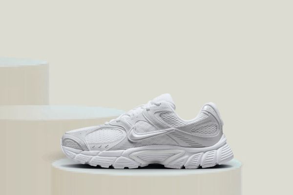 Bilde av NIKE V5 sneakers - Dame (hvit)