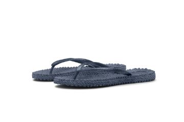 Ilse Jacobsen Cheerful01 flip-flop til dame i indigoblå med glitterremmer og komfortabel massasjesåle til strand og sommerbruk