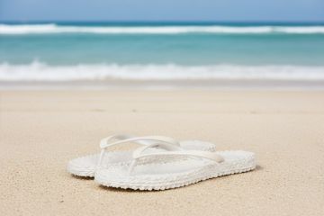 Ilse Jacobsen Cheerful01 flip-flop til dame i creme med komfortabel massasjesåle til strand og sommerbruk