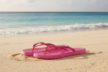 Ilse Jacobsen Cheerful01 flip-flop til dame i magenta med komfortabel massasjesåle til strand og sommerbruk