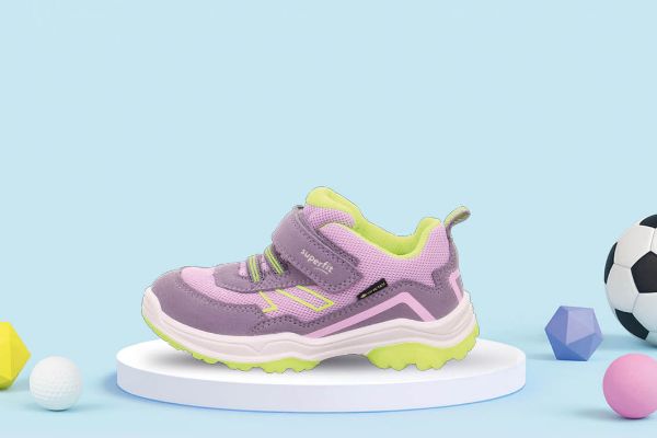 Superfit Jupiter GORE-TEX barnesko i lilla og rosa med borrelås elastiske lisser og grov såle til turbruk