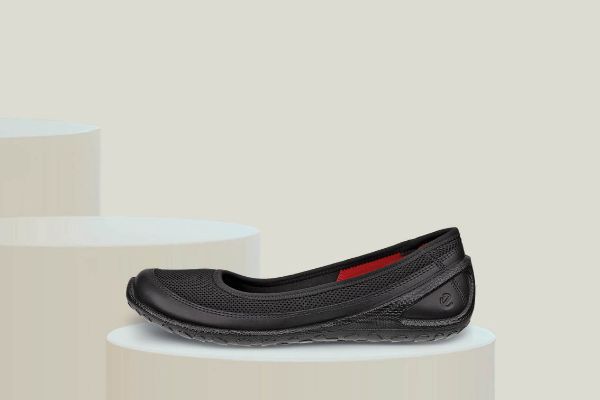 ECCO BIOM Lite W Ballerina damesko i sort slip-on modell med lett fleksibel såle