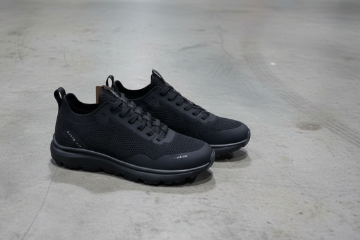 Oivio The Element svart unisex jobbsko med sklisikker såle, pustende tekstil og Ortholite comfort foam innersåle.