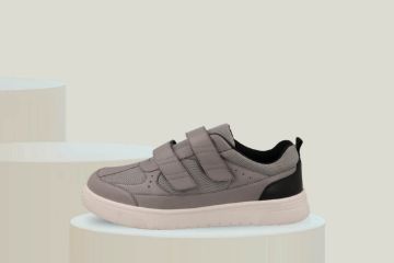 Easy B Jude herresko med ekstra bred lest og borrelås. Komfortabel fritidssko med romslig passform.