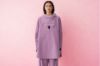 Blæst Bergen poncho i violet. Vanntett og pustende regnponcho med minimalistisk design og frontlomme