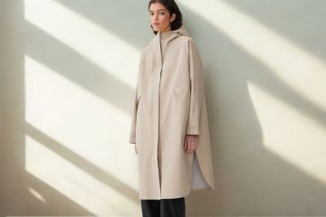 Blæst Vangen vanntett skalljakke i beige med oversized passform og minimalistisk design.