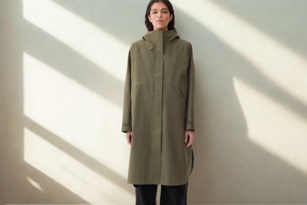 Blæst Vangen vanntett skalljakke i fargen Grape Leaf med oversized passform og minimalistisk design.