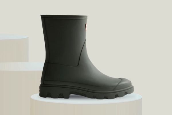 Hunter Downpour Short Boot gummistøvel i oliven med kort skaft og robust såle.