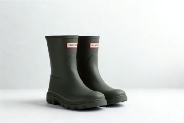 Hunter Downpour Short Boot gummistøvel i oliven med kort skaft og robust såle.