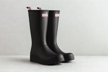 Hunter Play Tall Boot gummistøvler til dame i svart med høyt skaft og moderne design