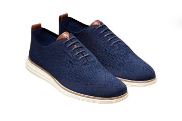 Cole Haan ØriginalGrand Wingtip Stitchlite Oxfords til herre i blått med lett strikket overdel og komfortabel såle.
