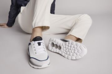 Geox Spherica™ Actif X1 sneakers til herre i hvit og navy med pustende mesh og komfortabel støtdempende såle.
