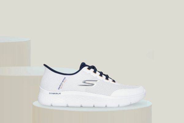 Skechers Slip-ins GO WALK Flex Netro herresneakers i hvit og marine med fleksibel såle og handsfree komfort.