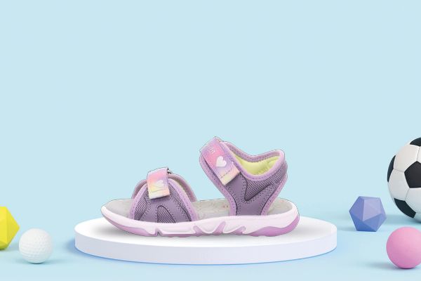 Lilla Superfit Pebbles barnesandal med borrelåser og fleksibel såle for aktive sommerdager