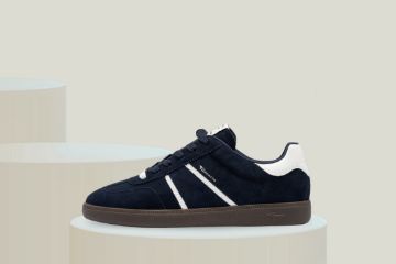 Tamaris blå damesneaker med uttakbar innersåle, klassiske lisser og sporty design med hvite detaljer.