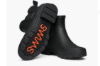 Swims Dora II Boot svart chelsea gummistøvel til dame med vanntett design, elastiske sidepaneler og grovmønstret yttersåle.