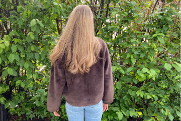 Notyz Faux Fur Jacket brun fuskepelsjakke til dame med knappelukking, myk kvalitet og elegant passform.