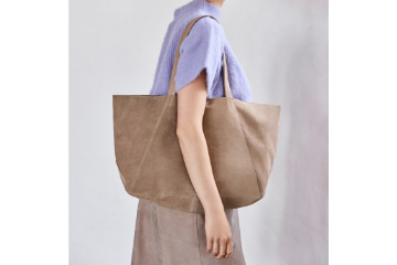 BTF CPH Suede Shopper 180081 Ivory i mykt semsket skinn med romslig design og lange skulderstropper.