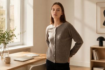 BTF EVA Cashmere Cardigan i ash brown melange til dame med knappelukking og myk cashmere- og merinoullkvalitet.