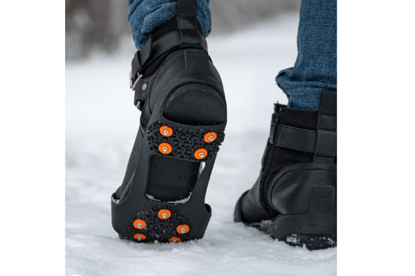 Universal brodder med 10 pigger i herdet stål for sikkert grep på is og snø