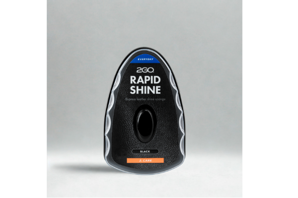 2GO Rapid Shine Black pussesvamp med svart pigment som gir rask glans og fargeoppfriskning til skinnsko og syntetisk skinn.