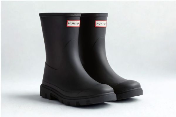 Hunter Downpour Short Boot svart gummistøvel til dame og herre med kort skaft, matt finish og robust yttersåle