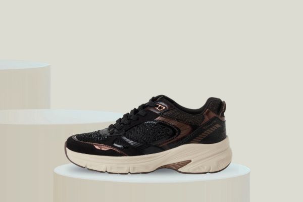 Tamaris 1-23799-47 sorte sneakers til dame med brune detaljer, glitter og uttakbar innersåle