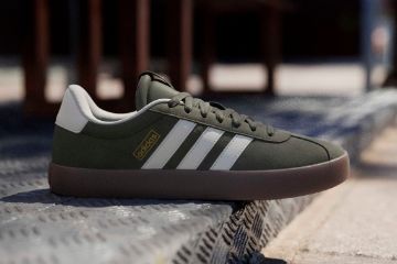 Adidas VL Court 3.0 grønn sneakers til herre i skinn med hvite striper og brun såle