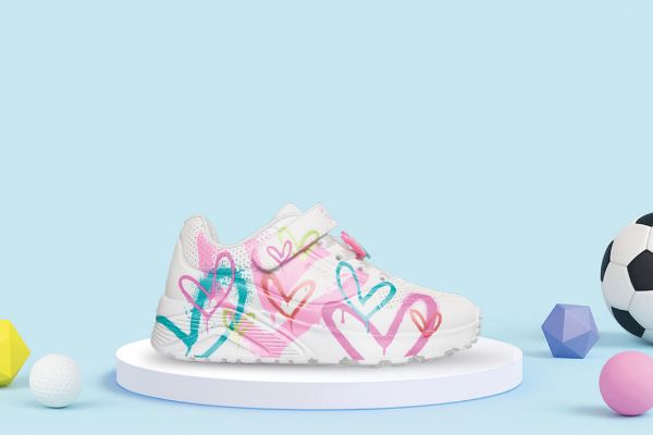 Skechers JGoldcrown Uno Lite Heart Status hvit juniorsneaker med fargerike hjerter