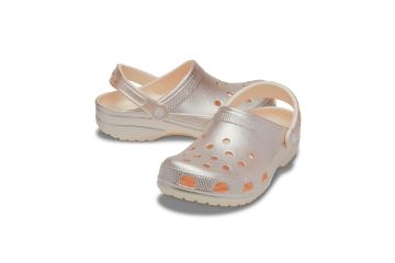 Crocs Classic Tinted Metallic Clog dame i Peach Ice med metallic-finish