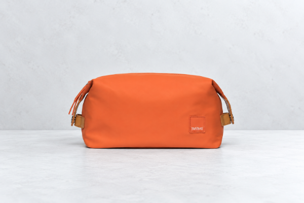 Oransje SWIMS Necessaire toalettmappe i vannavvisende nylon til dame og herre