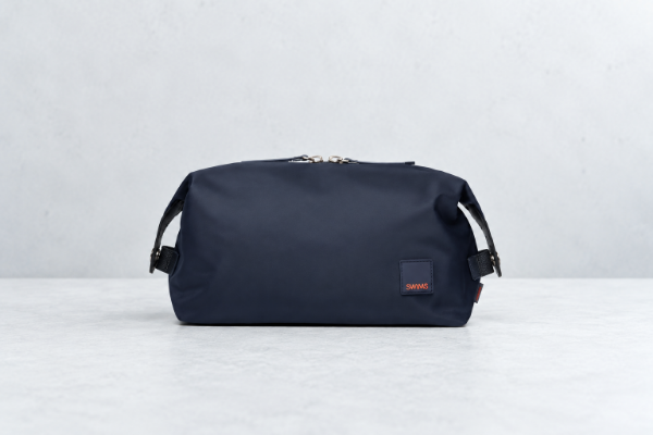 Blå SWIMS Necessaire toalettmappe i vannavvisende nylon til dame og herre