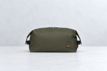 Oliven SWIMS Necessaire toalettmappe i vannavvisende nylon til dame og herre