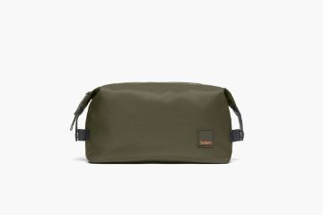 Oliven SWIMS Necessaire toalettmappe i vannavvisende nylon til dame og herre