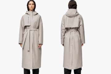 Blæst Åse Insulated Coat i Low Tide – lang vanntett og isolert damekåpe med hette og belte