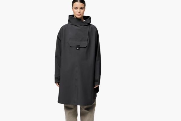 Blæst Bergen Poncho Dark Cloud vanntett poncho til dame med hette