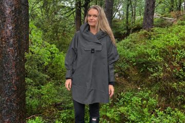Blæst Bergen Poncho Dark Cloud vanntett poncho til dame med hette