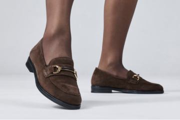 Rieker brun loafer i skinn til dame med Extra Soft innersåle og dekorativ spenne